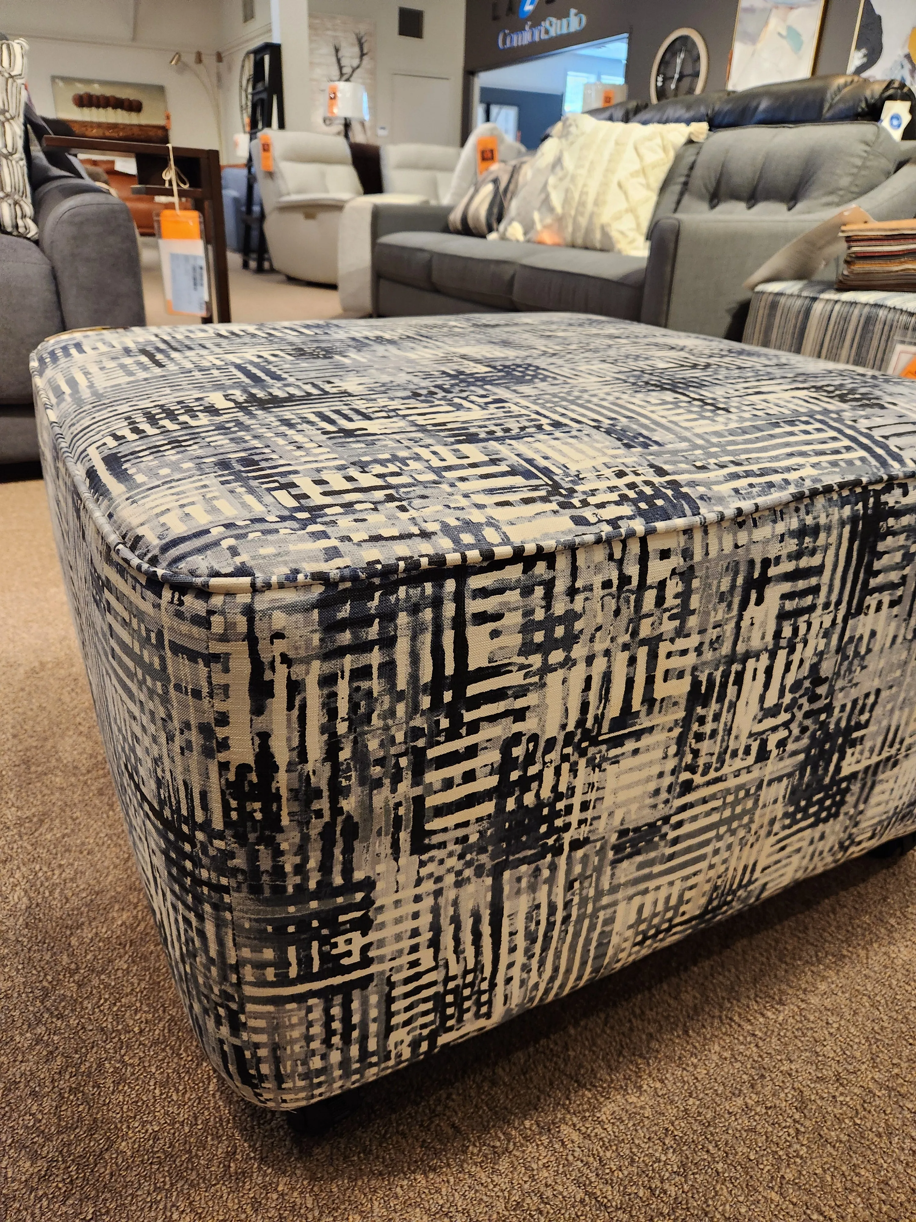 77004 Mingle Medium Square Ottoman