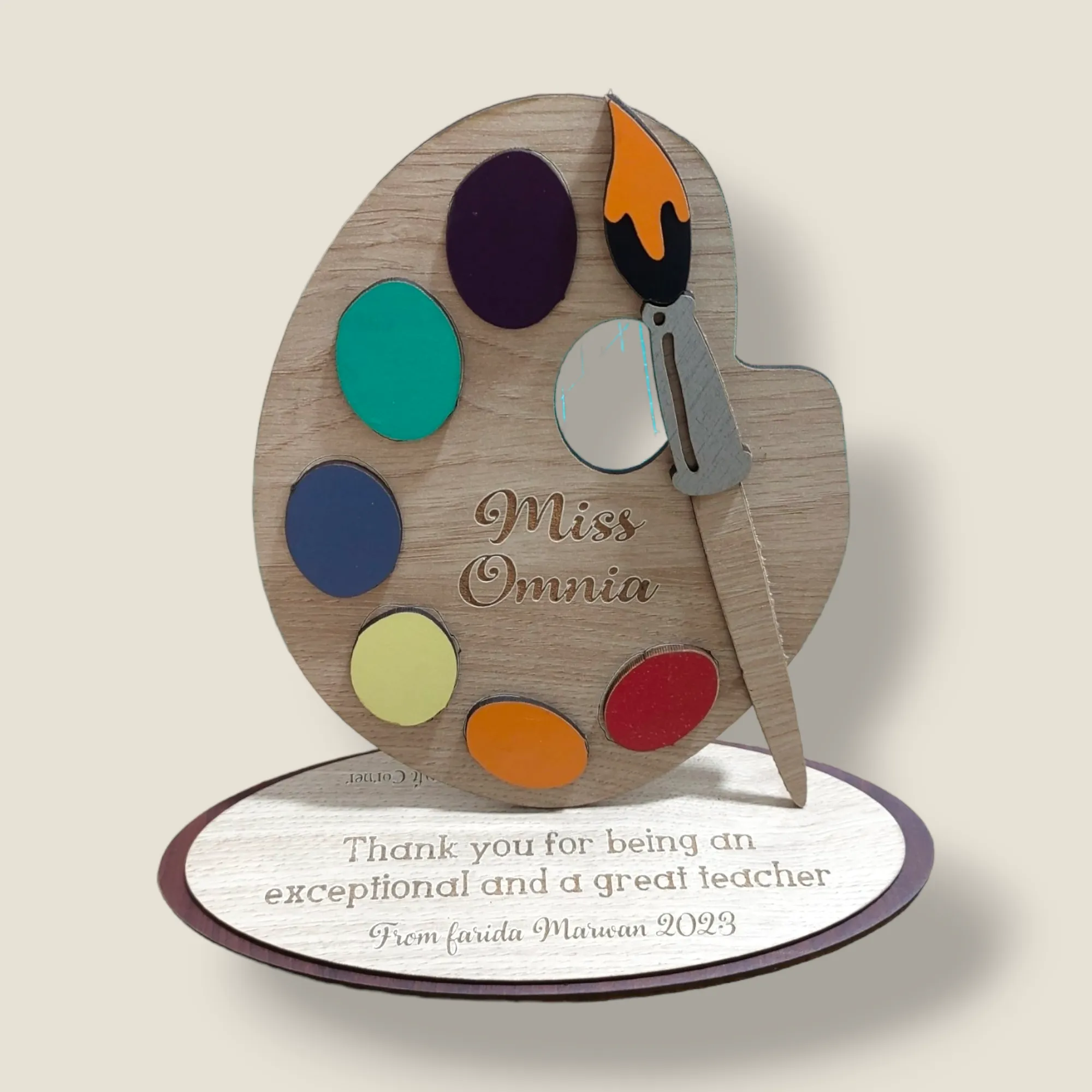 Personalized wooden palette stand